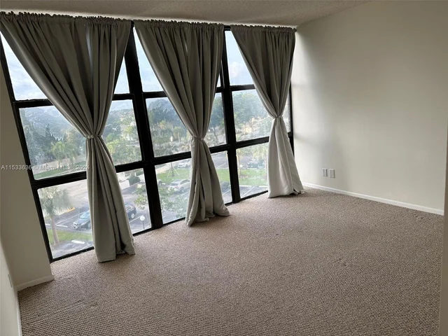 1000 Parkview Dr # 531, Hallandale Beach FL 33009