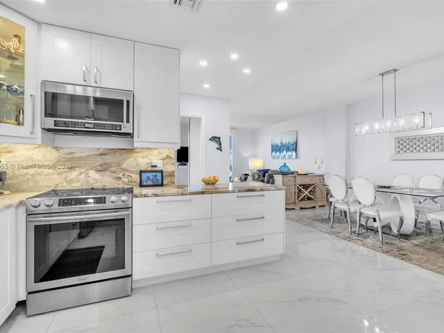 1600 S Ocean Dr, Hollywood FL 33019