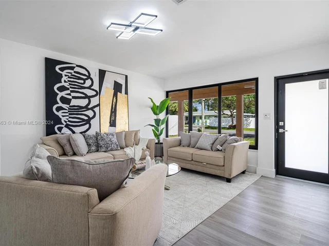 319 NE 12 Ave, Pompano Beach FL 33060