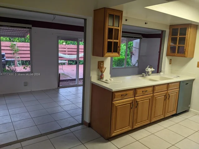 4460 NW 19th Ave, Oakland Park FL 33309