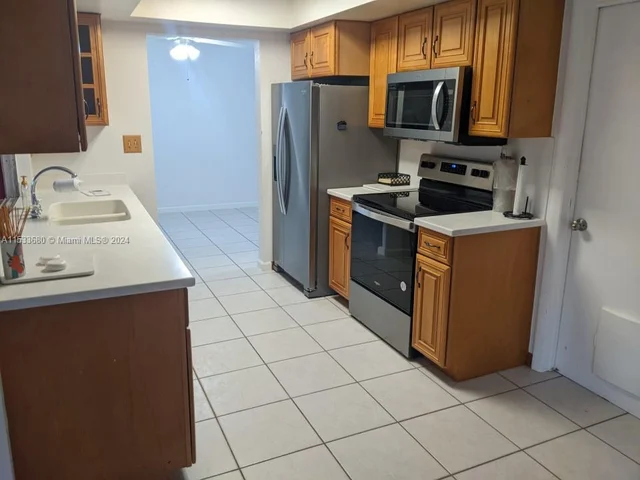 4460 NW 19th Ave, Oakland Park FL 33309