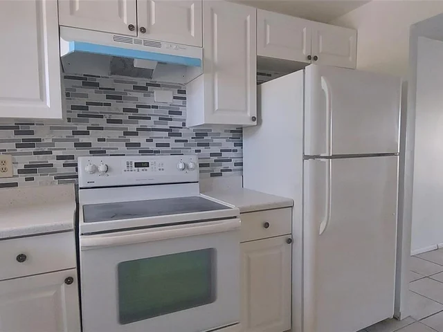 2600 W Sunrise Lakes Dr # 210, Sunrise FL 33322