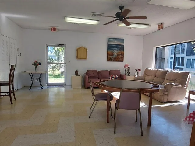 2600 W Sunrise Lakes Dr # 210, Sunrise FL 33322