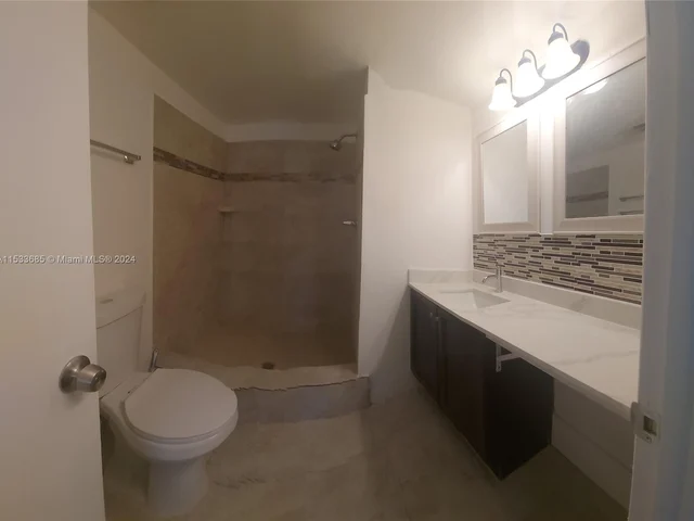 2600 W Sunrise Lakes Dr # 210, Sunrise FL 33322