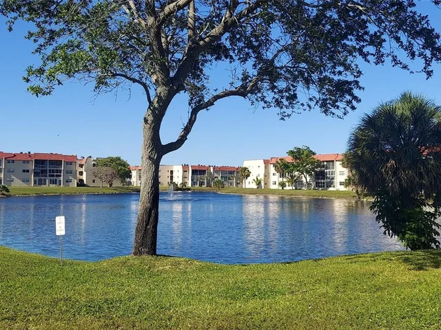 2600 W Sunrise Lakes Dr # 210, Sunrise FL 33322