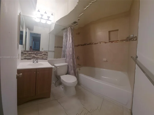 2600 W Sunrise Lakes Dr # 210, Sunrise FL 33322