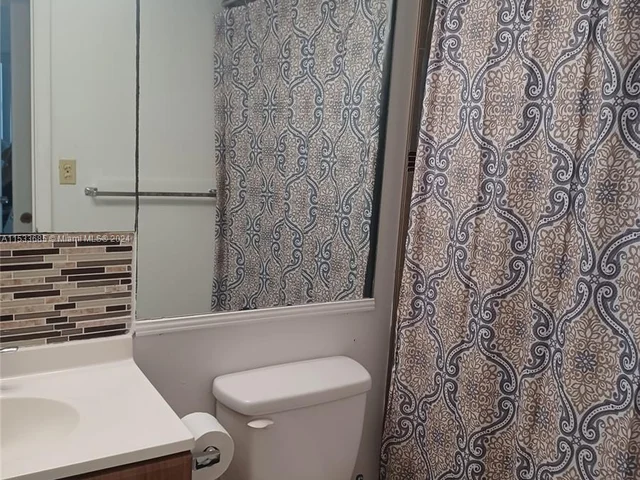 2600 W Sunrise Lakes Dr # 210, Sunrise FL 33322