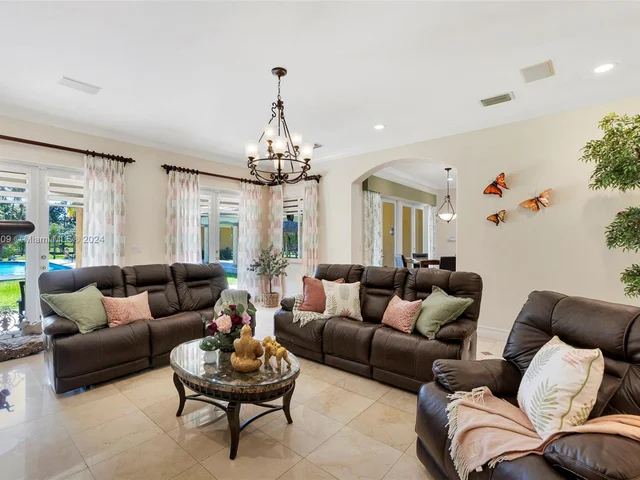 16990 SW 184th St, Miami FL 33187