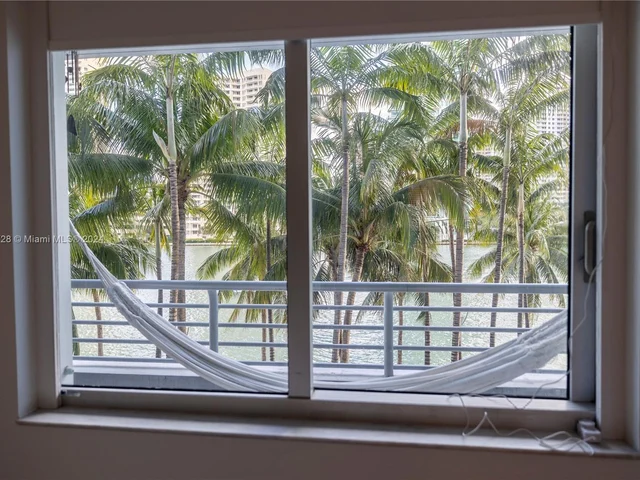 335 S Biscayne Blvd # 303, Miami FL 33131