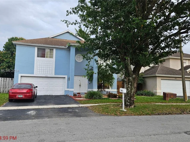 1401 SW 97th Ave, Pembroke Pines FL 33025