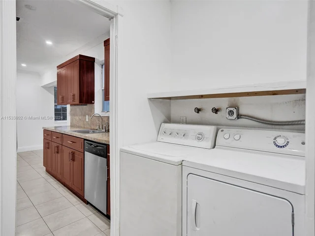 2251 NW 29th Ter, Fort Lauderdale FL 33311