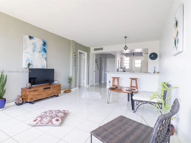 1333 E Hallandale Beach Blvd # 421, Hallandale Beach FL 33009