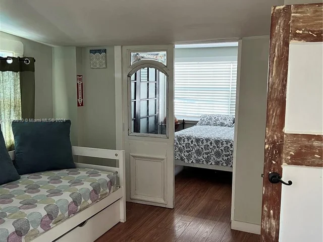 2220 Roosevelt St, Hollywood FL 33020