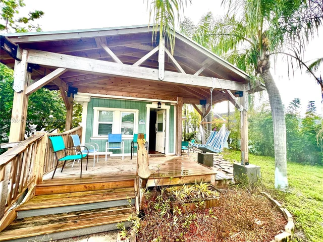 2220 Roosevelt St, Hollywood FL 33020