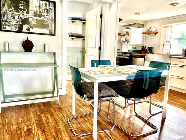 2220 Roosevelt St, Hollywood FL 33020