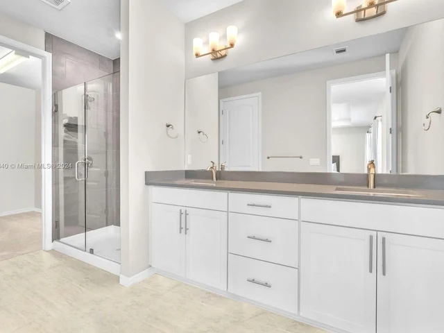 5103 Eucalyptus Dr, Hollywood FL 33021