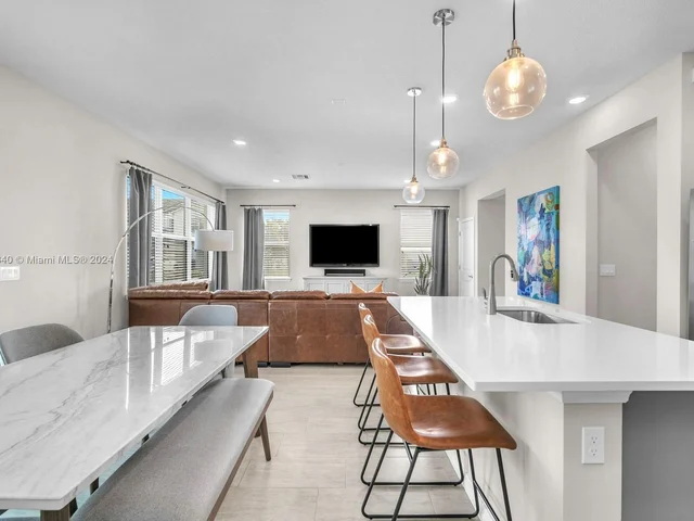 5103 Eucalyptus Dr, Hollywood FL 33021