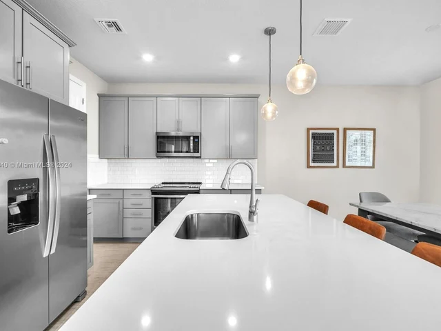 5103 Eucalyptus Dr, Hollywood FL 33021