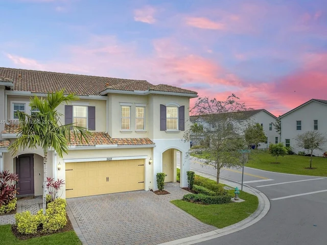 5103 Eucalyptus Dr, Hollywood FL 33021