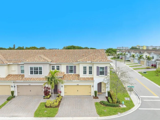 5103 Eucalyptus Dr, Hollywood FL 33021