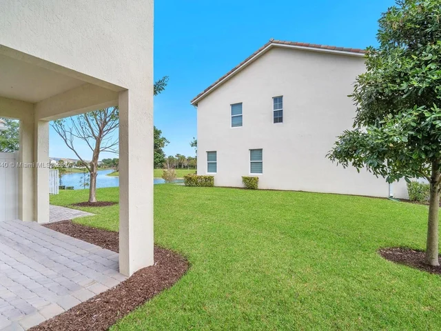 5103 Eucalyptus Dr, Hollywood FL 33021