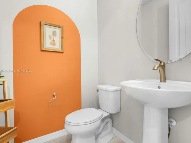 5103 Eucalyptus Dr, Hollywood FL 33021