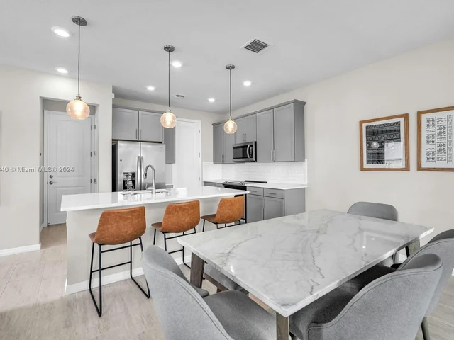 5103 Eucalyptus Dr, Hollywood FL 33021