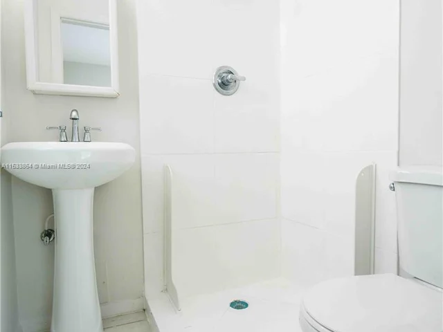 666 NE 80th St # 6, Miami FL 33138