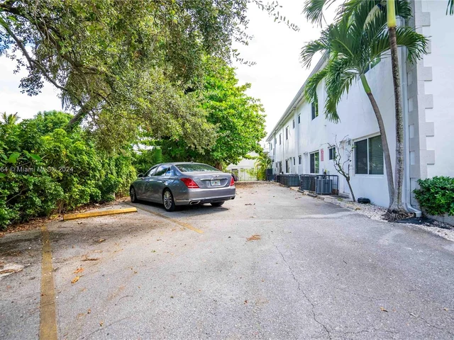 666 NE 80th St # 6, Miami FL 33138