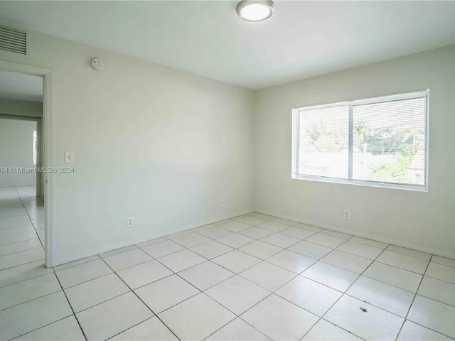 666 NE 80th St # 6, Miami FL 33138