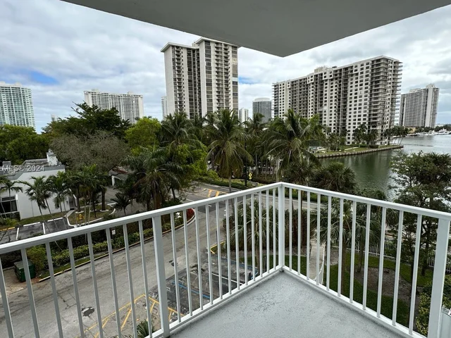 2851 NE 183rd St # 415E, Aventura FL 33160