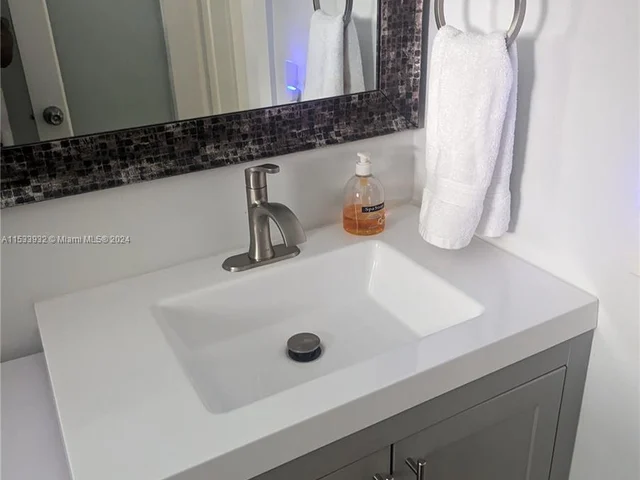 1520 NE 52nd St, Fort Lauderdale FL 33334