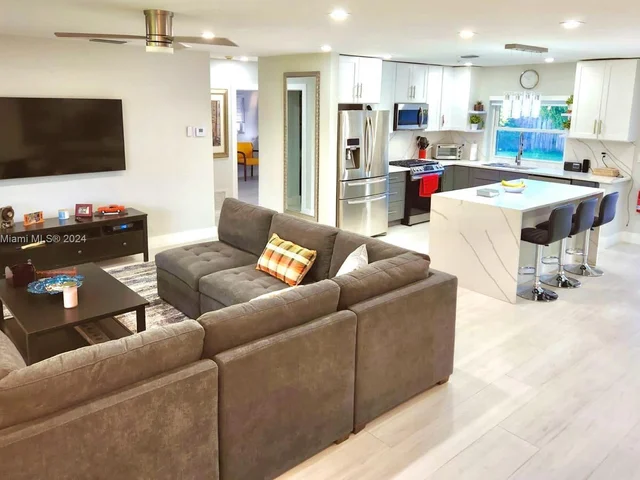 1520 NE 52nd St, Fort Lauderdale FL 33334