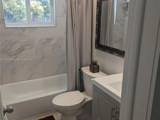 1520 NE 52nd St, Fort Lauderdale FL 33334