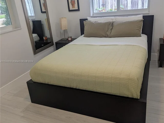 1520 NE 52nd St, Fort Lauderdale FL 33334