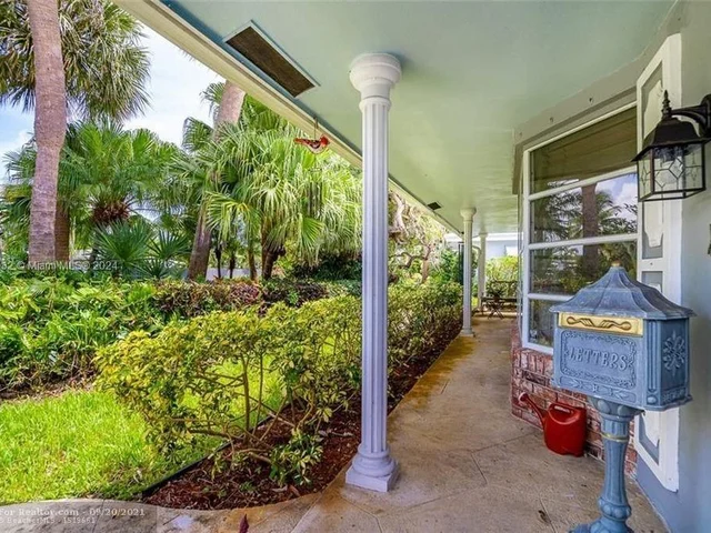 1520 NE 52nd St, Fort Lauderdale FL 33334