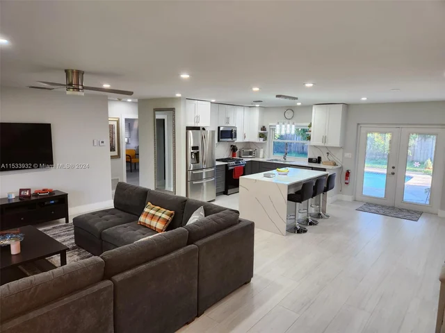 1520 NE 52nd St, Fort Lauderdale FL 33334