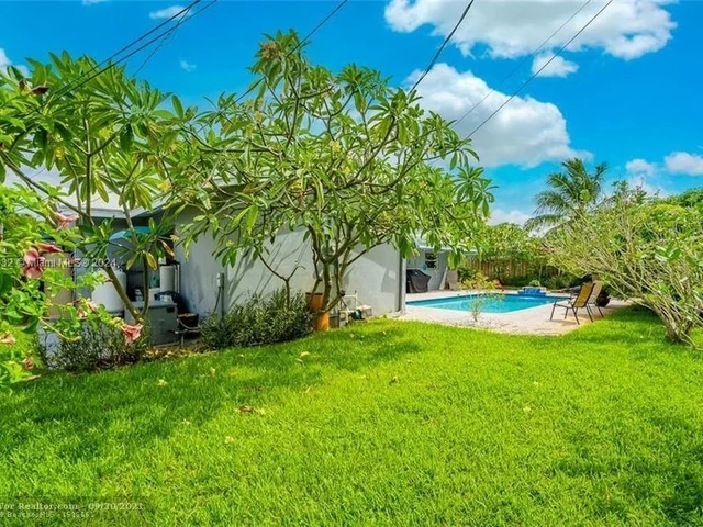 1520 NE 52nd St, Fort Lauderdale FL 33334