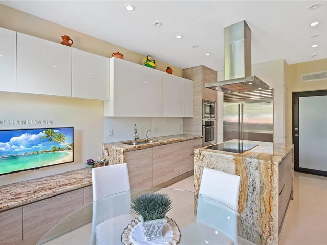 422 Fernwood Rd # 422, Key Biscayne FL 33149