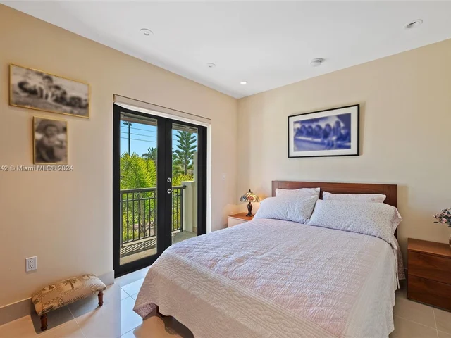 422 Fernwood Rd # 422, Key Biscayne FL 33149