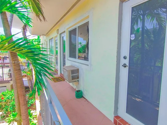 8040 Tatum Waterway Dr # 8040, Miami Beach FL 33141