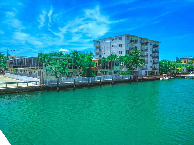 8040 Tatum Waterway Dr # 8040, Miami Beach FL 33141