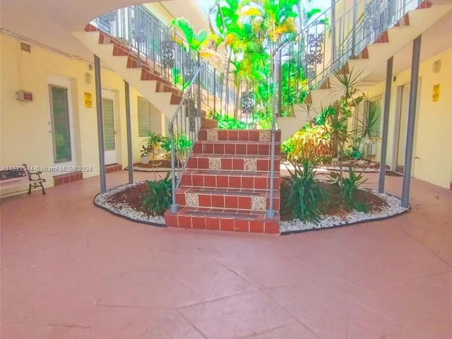 8040 Tatum Waterway Dr # 8040, Miami Beach FL 33141