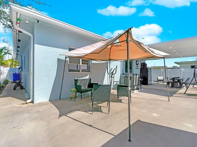 1460 NW 51st St, Miami FL 33142