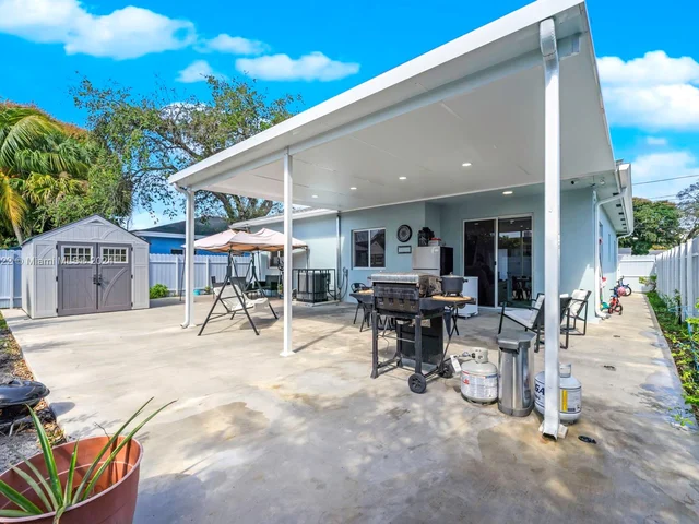 1460 NW 51st St, Miami FL 33142