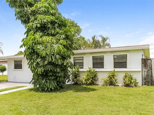 4721 NW 12th St, Lauderhill FL 33313