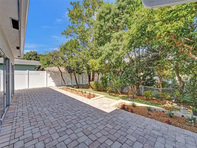 307 SE 4th St, Dania Beach FL 33004