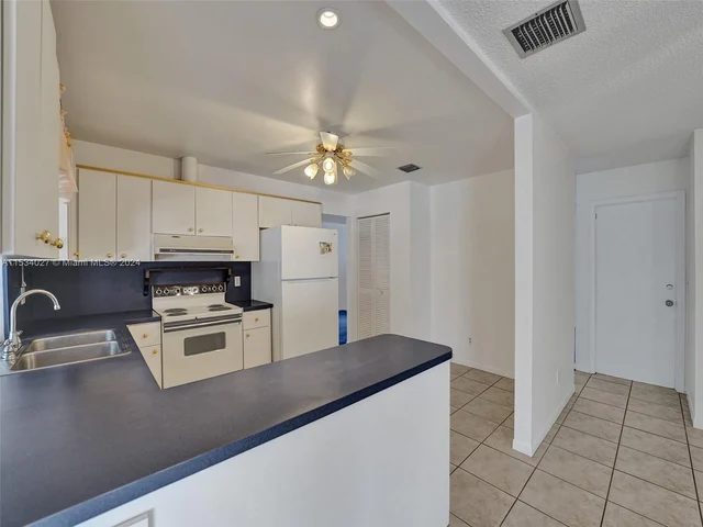 307 SE 4th St, Dania Beach FL 33004