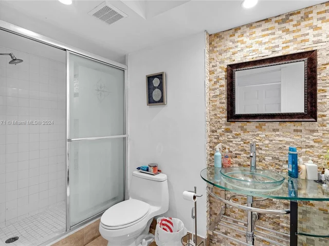 2715 N Ocean Blvd # 2E, Fort Lauderdale FL 33308