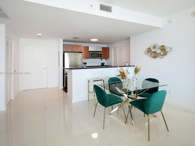 300 S Biscayne Blvd # 2312, Miami FL 33131